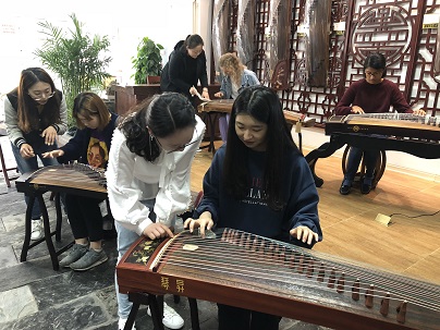 1556417994865713.jpg 学院留学生走进民族艺术教育学校2.jpg